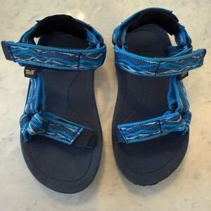 Teva Wave Pattern Blue Sandals size 7 toddler